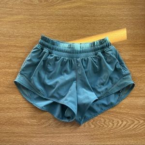Lululemon LR hotty hot 2.5” size 2